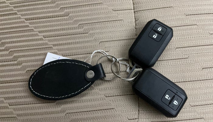 2023 Toyota RUMION V AT , Petrol, Automatic, 7,062 km, Key Close Up