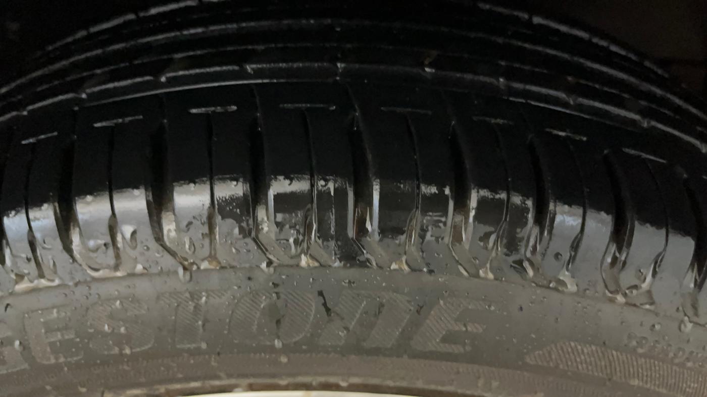 2023 Toyota RUMION V AT , Petrol, Automatic, 7,123 km, Right Front Tyre Tread