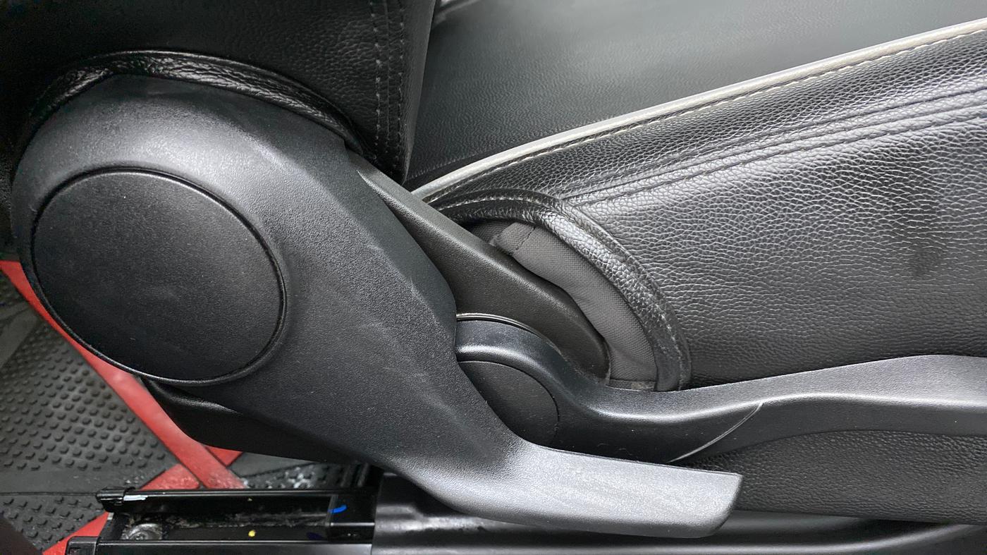 2020 Maruti Swift VXI, Petrol, Manual, 26,353 km, Driver Side Adjustment Panel