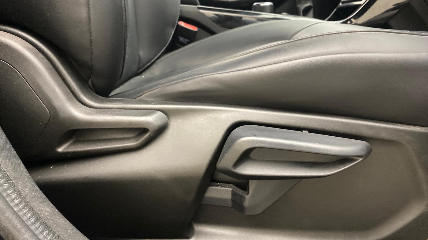 2022 Tata NEXON XZ PLUS (O) PETROL DARK EDITION, Petrol, Manual, 59,488 km, Driver Side Adjustment Panel
