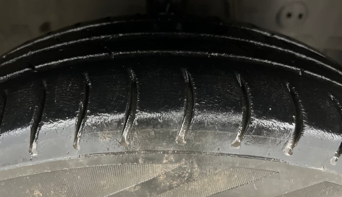 2014 Hyundai Eon ERA +, Petrol, Manual, 52,965 km, Right Front Tyre Tread