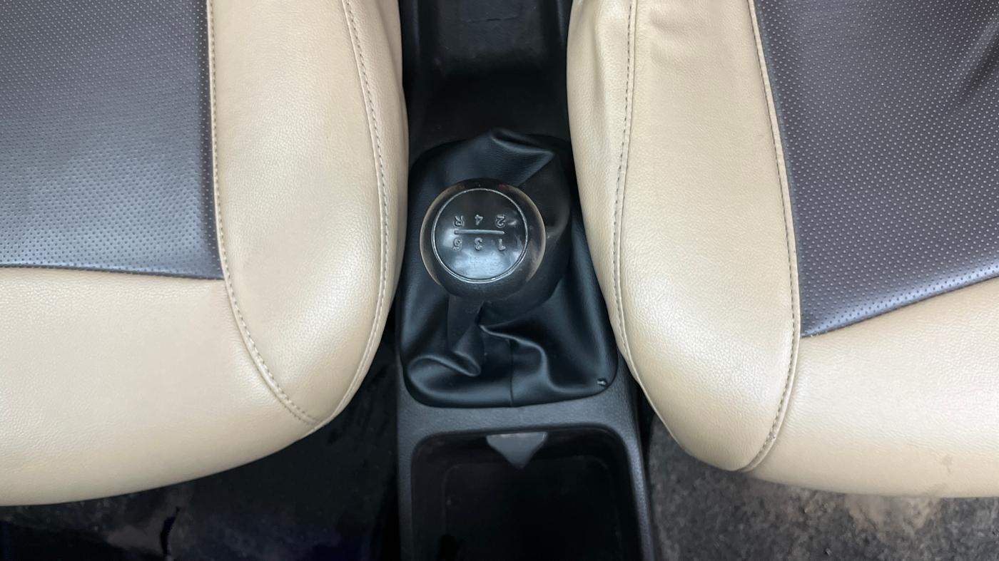 2018 Hyundai Eon ERA +, Petrol, Manual, 75,869 km, Gear Lever