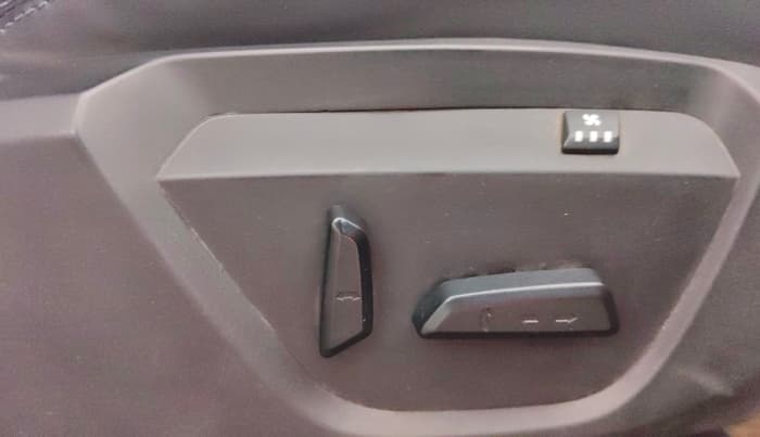 2022 Tata Safari XZA PLUS, Diesel, Automatic, 52,660 km, Driver Side Adjustment Panel