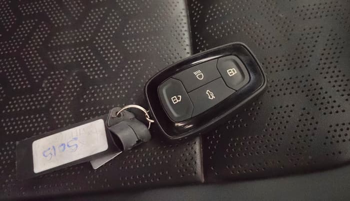 2022 Tata Safari XZA PLUS, Diesel, Automatic, 52,660 km, Key Close Up