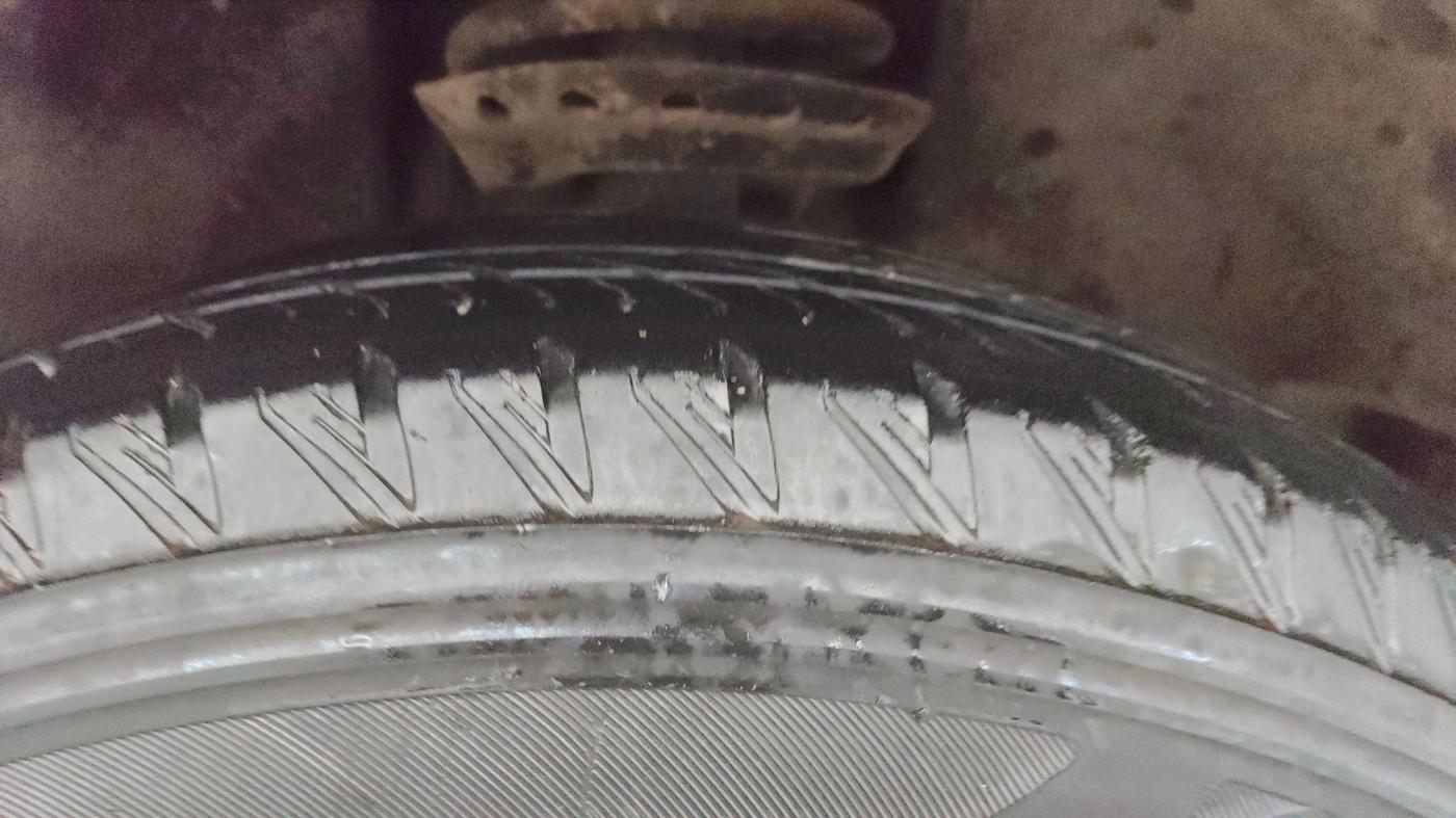 2022 Tata Safari XZA PLUS, Diesel, Automatic, 52,660 km, Right Front Tyre Tread