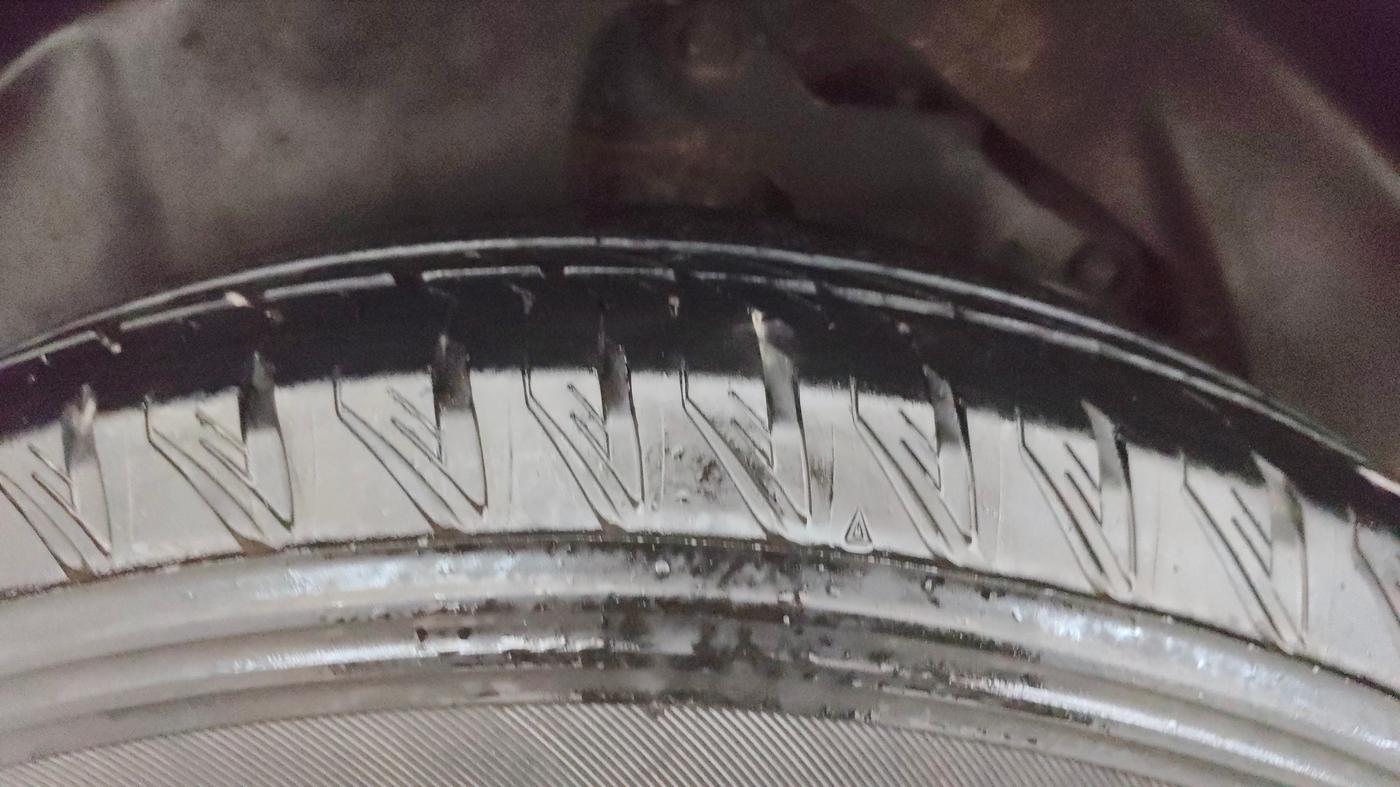 2022 Tata Safari XZA PLUS, Diesel, Automatic, 52,660 km, Right Rear Tyre Tread