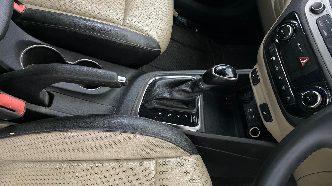 2018 Hyundai Verna 1.6 VTVT SX (O) AT, Petrol, Automatic, 53,762 km, Gear Lever