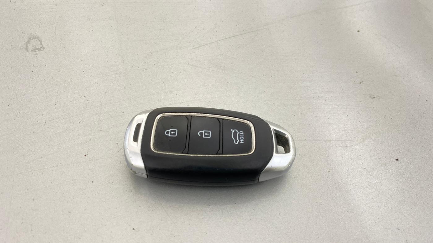 2018 Hyundai Verna 1.6 VTVT SX (O) AT, Petrol, Automatic, 53,762 km, Key Close Up
