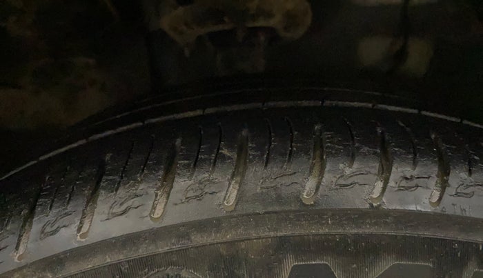 2021 KIA SONET HTX 1.0 IMT, Petrol, Manual, 30,923 km, Left Front Tyre Tread