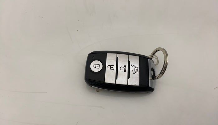 2021 KIA SONET HTX 1.0 IMT, Petrol, Manual, 30,923 km, Key Close Up