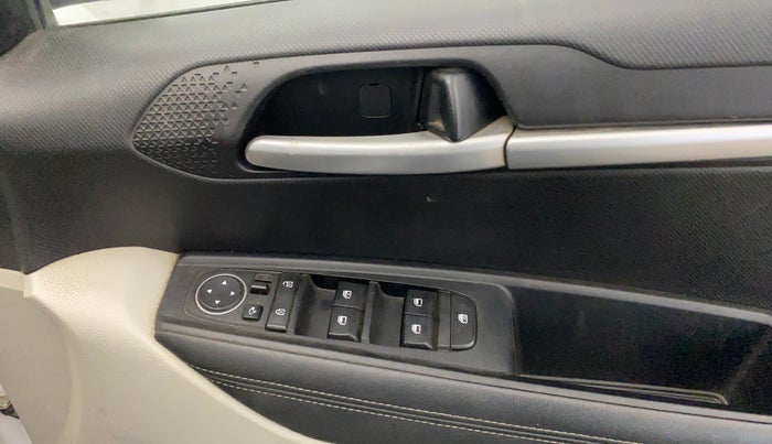 2021 KIA SONET HTX 1.0 IMT, Petrol, Manual, 30,923 km, Driver Side Door Panels Control