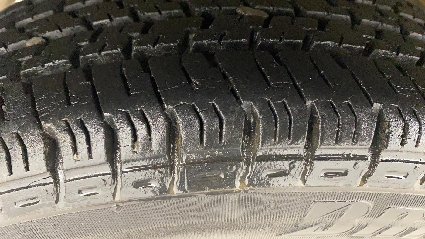 2016 Maruti Alto K10 VXI AMT, Petrol, Automatic, 26,893 km, Right Rear Tyre Tread