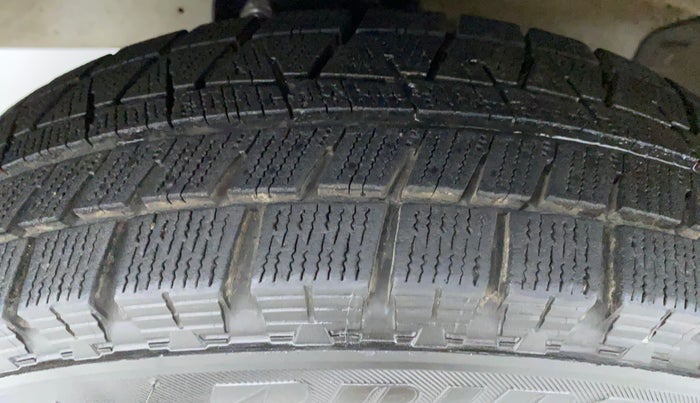 2018 Maruti Eeco 5 STR CNG WITH AC PLUSHTR, CNG, Manual, 41,301 km, Right Front Tyre Tread