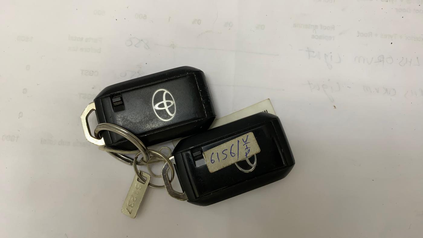 2022 Toyota Glanza G, Petrol, Manual, 38,661 km, Key Close Up