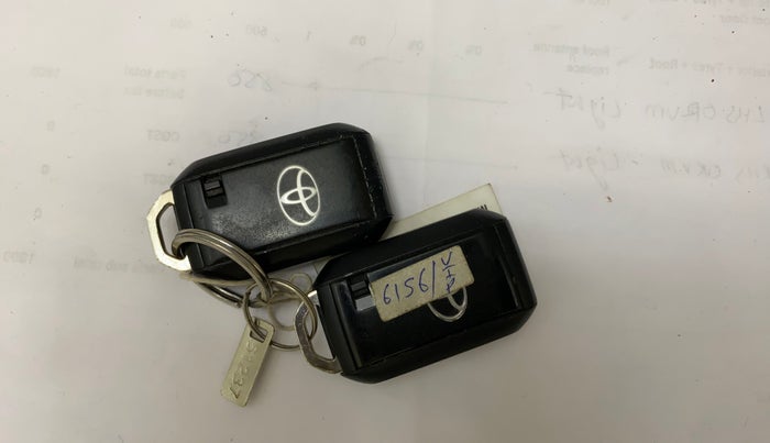 2022 Toyota Glanza G, Petrol, Manual, 38,407 km, Key Close Up