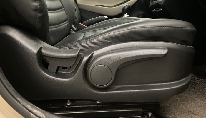 2014 Hyundai Elite i20 SPORTZ 1.2, Petrol, Manual, 61,340 km, Driver Side Adjustment Panel