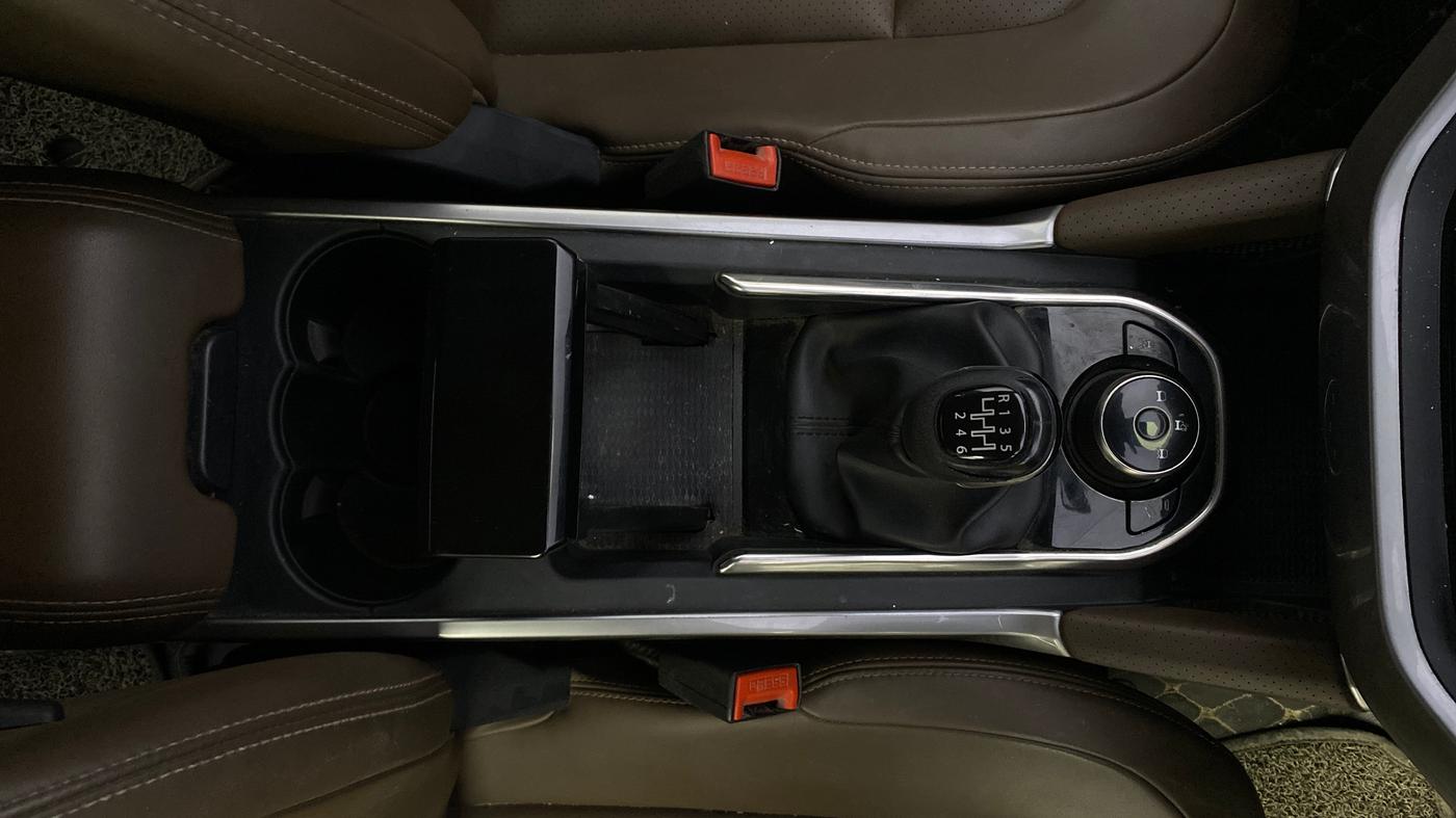 2020 Tata Harrier XZ PLUS 2.0L DUAL TONE, Diesel, Manual, 77,424 km, Gear Lever