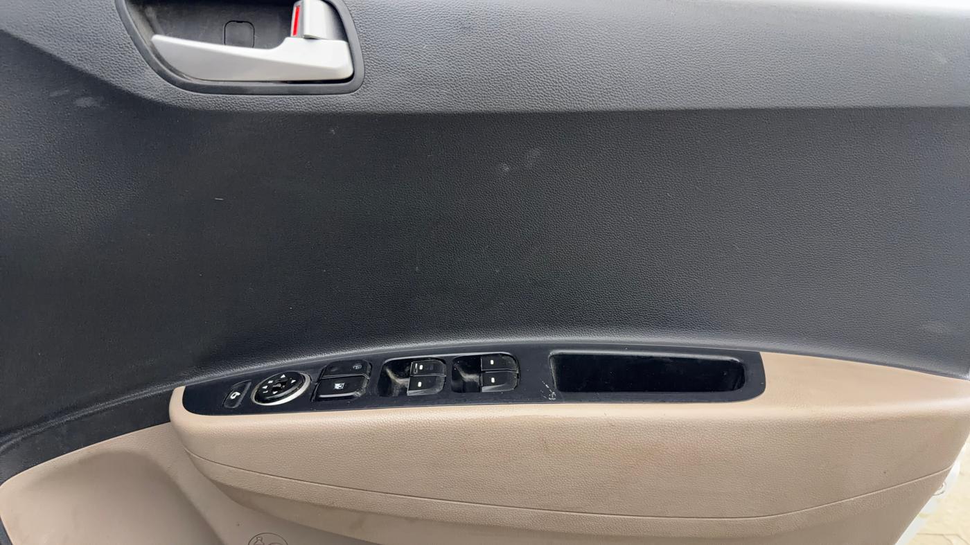 2018 Hyundai Grand i10 ASTA 1.2 KAPPA VTVT, Petrol, Manual, 97,535 km, Driver Side Door Panels Control