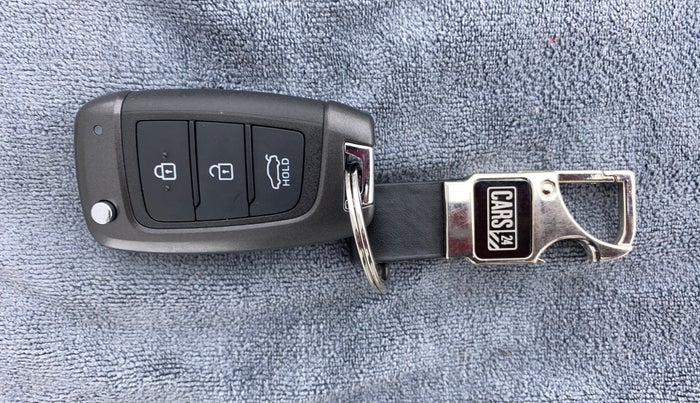 2018 Hyundai Verna 1.6 CRDI SX + AT, Diesel, Automatic, 50,352 km, Key Close Up