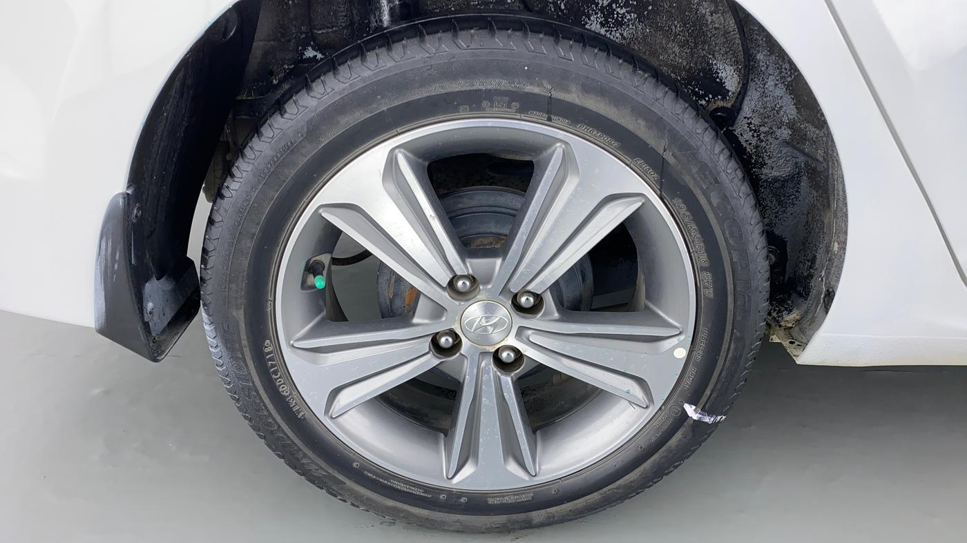 2018 Hyundai Verna 1.6 CRDI SX + AT, Diesel, Automatic, 50,352 km, Right Rear Wheel
