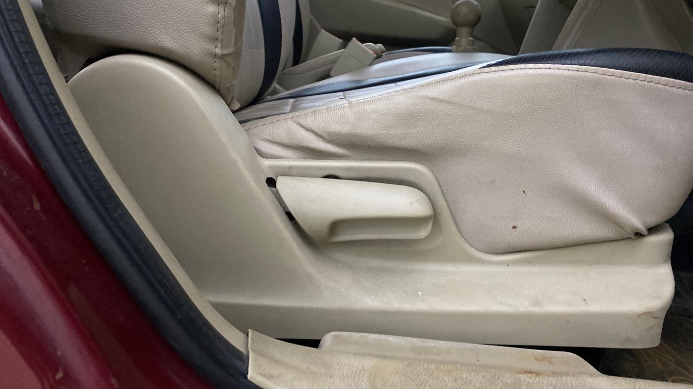 2016 Maruti Swift Dzire LXI, Petrol, Manual, 27,951 km, Driver Side Adjustment Panel