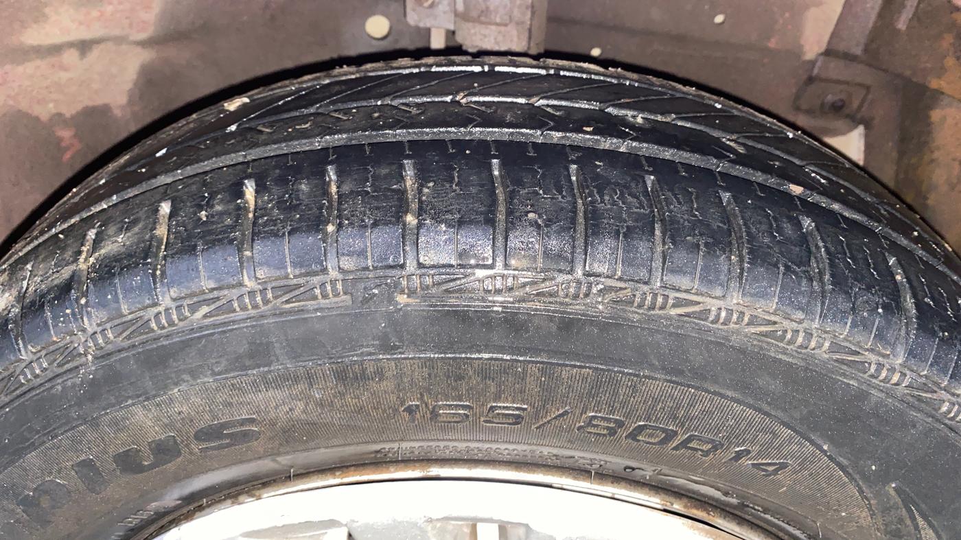 2016 Maruti Swift Dzire LXI, Petrol, Manual, 27,951 km, Right Front Tyre Tread