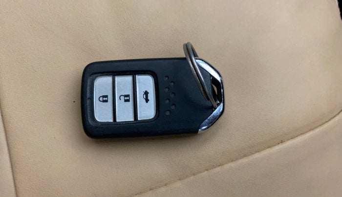 2016 Honda City 1.5L I-VTEC VX (O) MT, Petrol, Manual, 78,511 km, Key Close Up