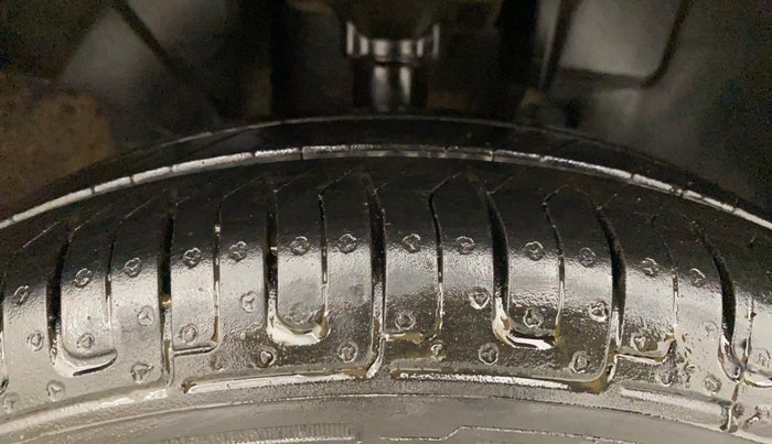 2016 Renault Kwid RXT 0.8, Petrol, Manual, 31,983 km, Right Front Tyre Tread