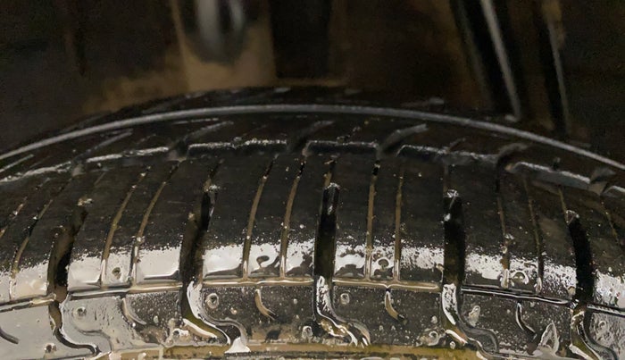 2016 Renault Kwid RXT 0.8, Petrol, Manual, 31,983 km, Right Rear Tyre Tread