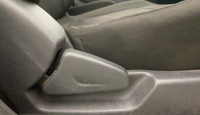 2016 Renault Kwid RXT 0.8, Petrol, Manual, 31,983 km, Driver Side Adjustment Panel