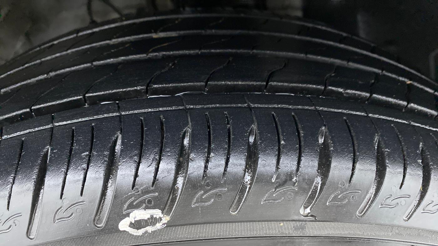2020 Hyundai VENUE 1.0 TURBO GDI SX+ AT, Petrol, Automatic, 12,502 km, Right Front Tyre Tread