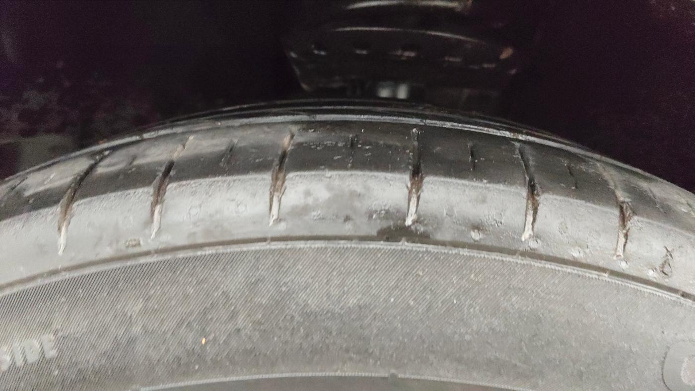 2021 Tata Safari XZ PLUS, Diesel, Manual, 1,36,197 km, Left Front Tyre Tread