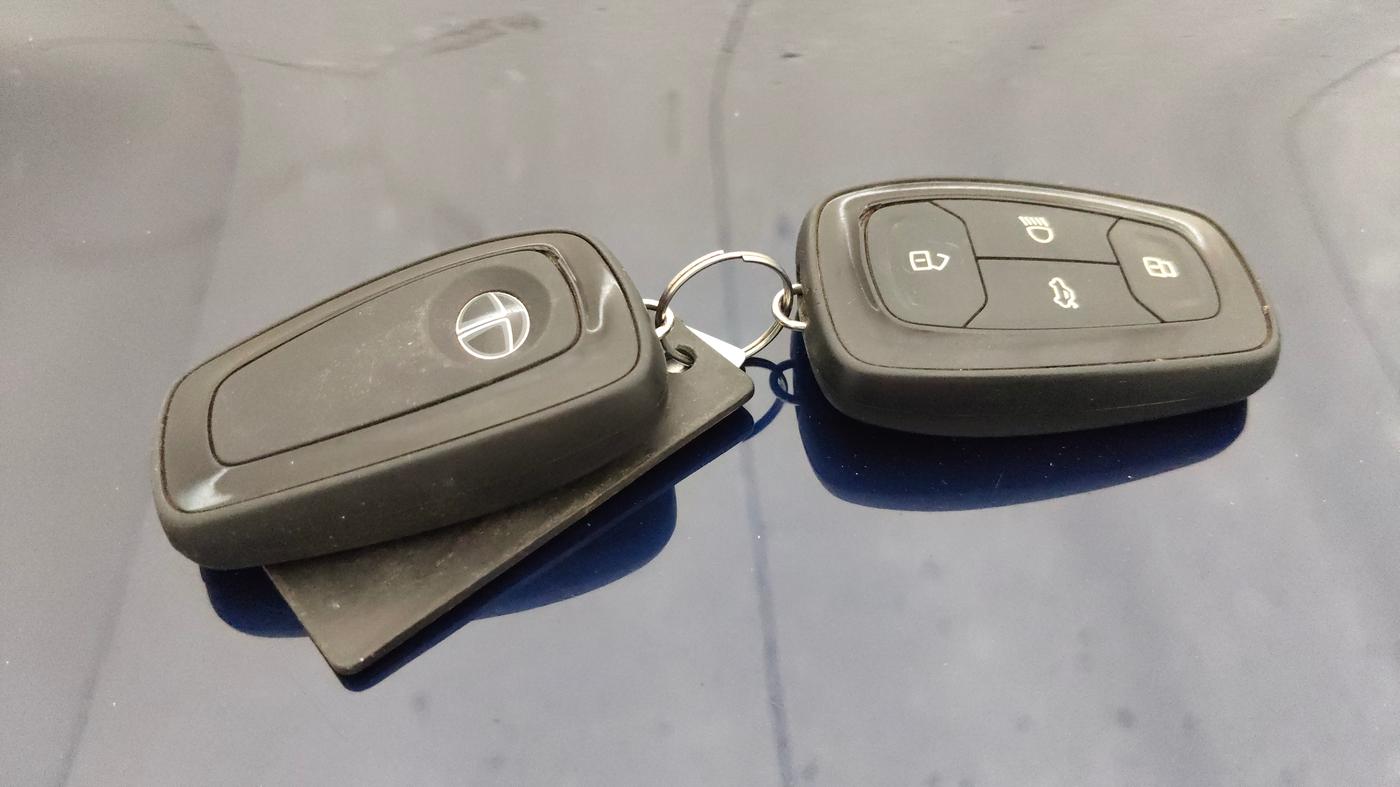 2021 Tata Safari XZ PLUS, Diesel, Manual, 1,36,197 km, Key Close Up