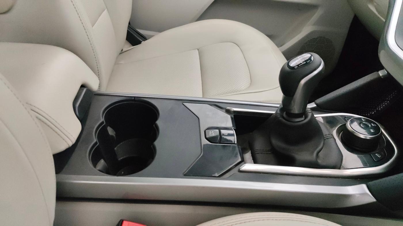 2021 Tata Safari XZ PLUS, Diesel, Manual, 1,36,197 km, Gear Lever
