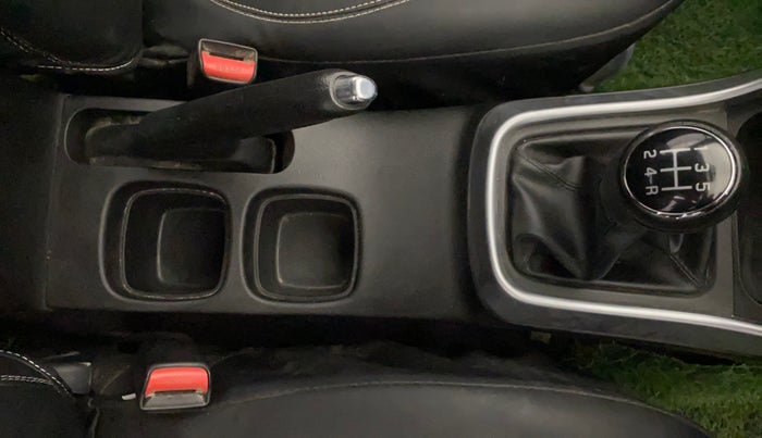 2021 Maruti S Cross ZETA 1.5, Petrol, Manual, 52,619 km, Gear Lever