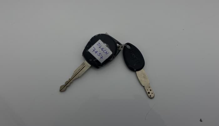 2015 Maruti Wagon R 1.0 VXI, Petrol, Manual, 68,413 km, Key Close Up
