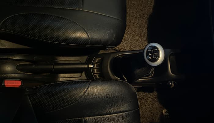 2015 Maruti Wagon R 1.0 VXI, Petrol, Manual, 68,413 km, Gear Lever