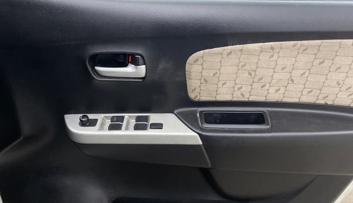 2015 Maruti Wagon R 1.0 VXI, Petrol, Manual, 68,413 km, Driver Side Door Panels Control