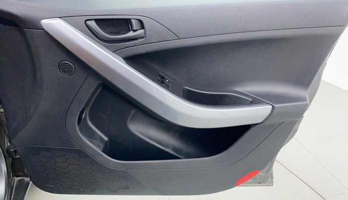 2020 Tata NEXON XE, Petrol, Manual, 57,396 km, Driver Side Door Panels Control