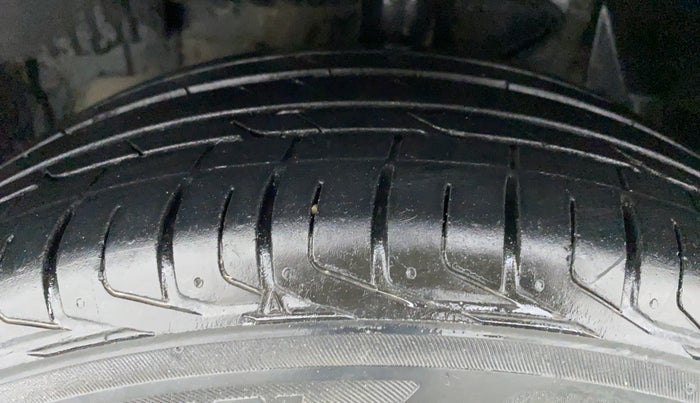 2020 Tata NEXON XE, Petrol, Manual, 57,396 km, Left Front Tyre Tread