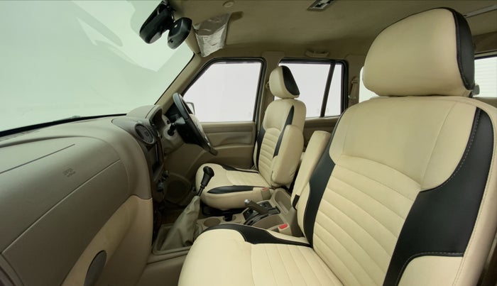 2012 Mahindra Scorpio VLX AIRBAG BS IV, Diesel, Manual, 93,267 km, Right Side Front Door Cabin