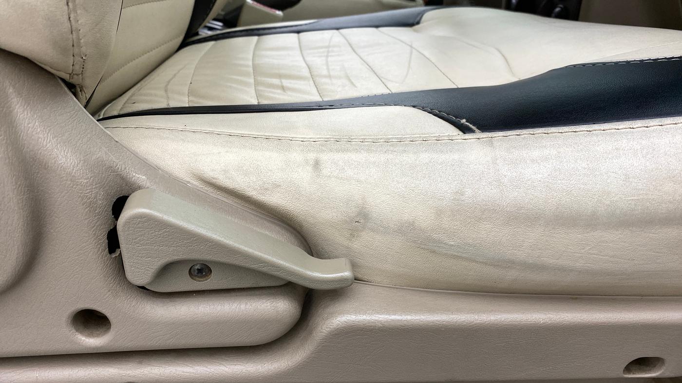 2012 Mahindra Scorpio VLX AIRBAG BS IV, Diesel, Manual, 93,267 km, Driver Side Adjustment Panel