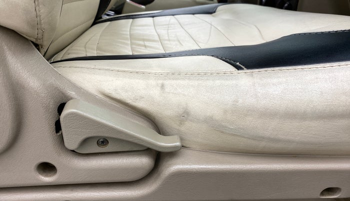 2012 Mahindra Scorpio VLX AIRBAG BS IV, Diesel, Manual, 93,267 km, Driver Side Adjustment Panel