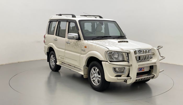 2012 Mahindra Scorpio VLX AIRBAG BS IV, Diesel, Manual, 93,267 km, Right Front Diagonal