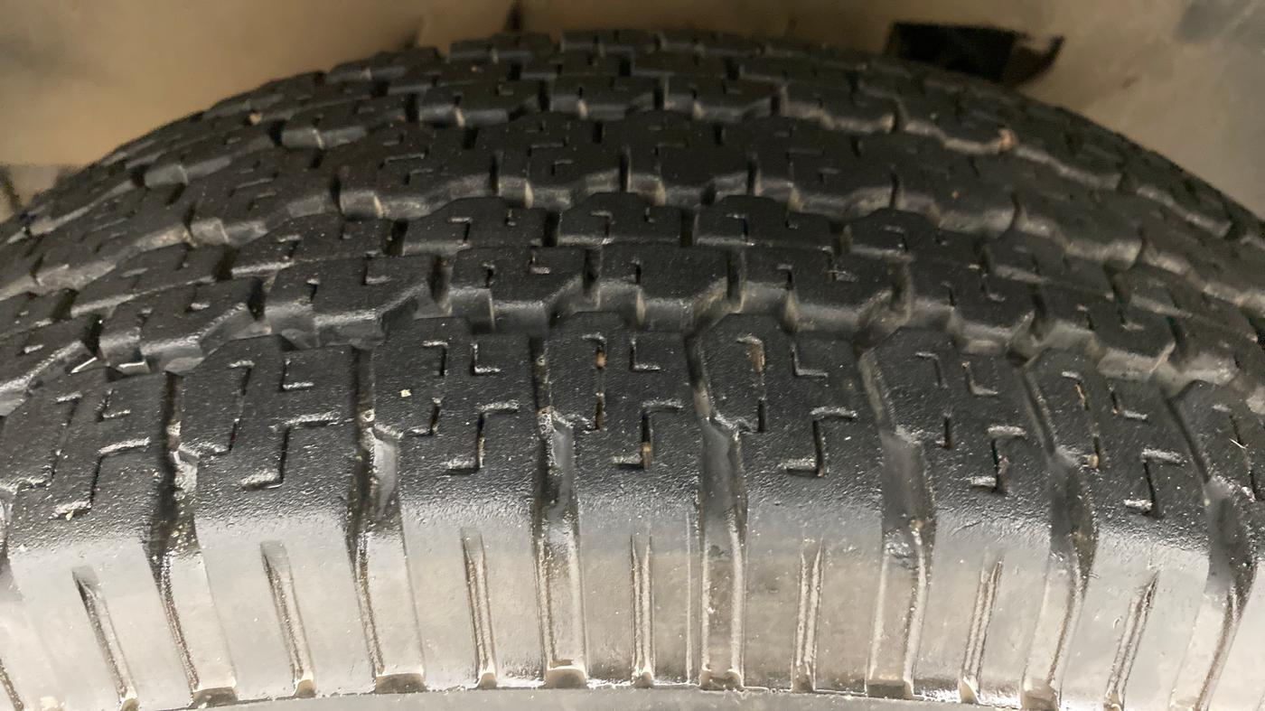 2012 Mahindra Scorpio VLX AIRBAG BS IV, Diesel, Manual, 93,267 km, Left Front Tyre Tread