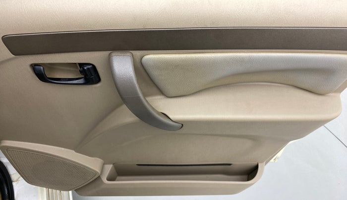 2012 Mahindra Scorpio VLX AIRBAG BS IV, Diesel, Manual, 93,267 km, Driver Side Door Panels Control