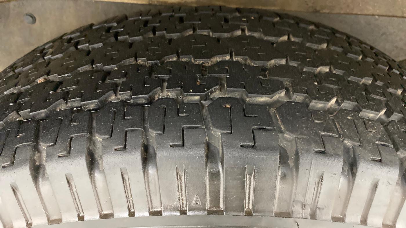 2012 Mahindra Scorpio VLX AIRBAG BS IV, Diesel, Manual, 93,267 km, Right Rear Tyre Tread