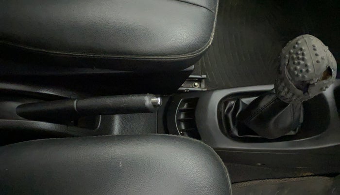 2014 Maruti Wagon R 1.0 VXI, Petrol, Manual, 32,294 km, Gear Lever