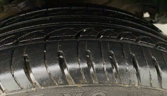 2014 Maruti Wagon R 1.0 VXI, Petrol, Manual, 32,294 km, Left Front Tyre Tread