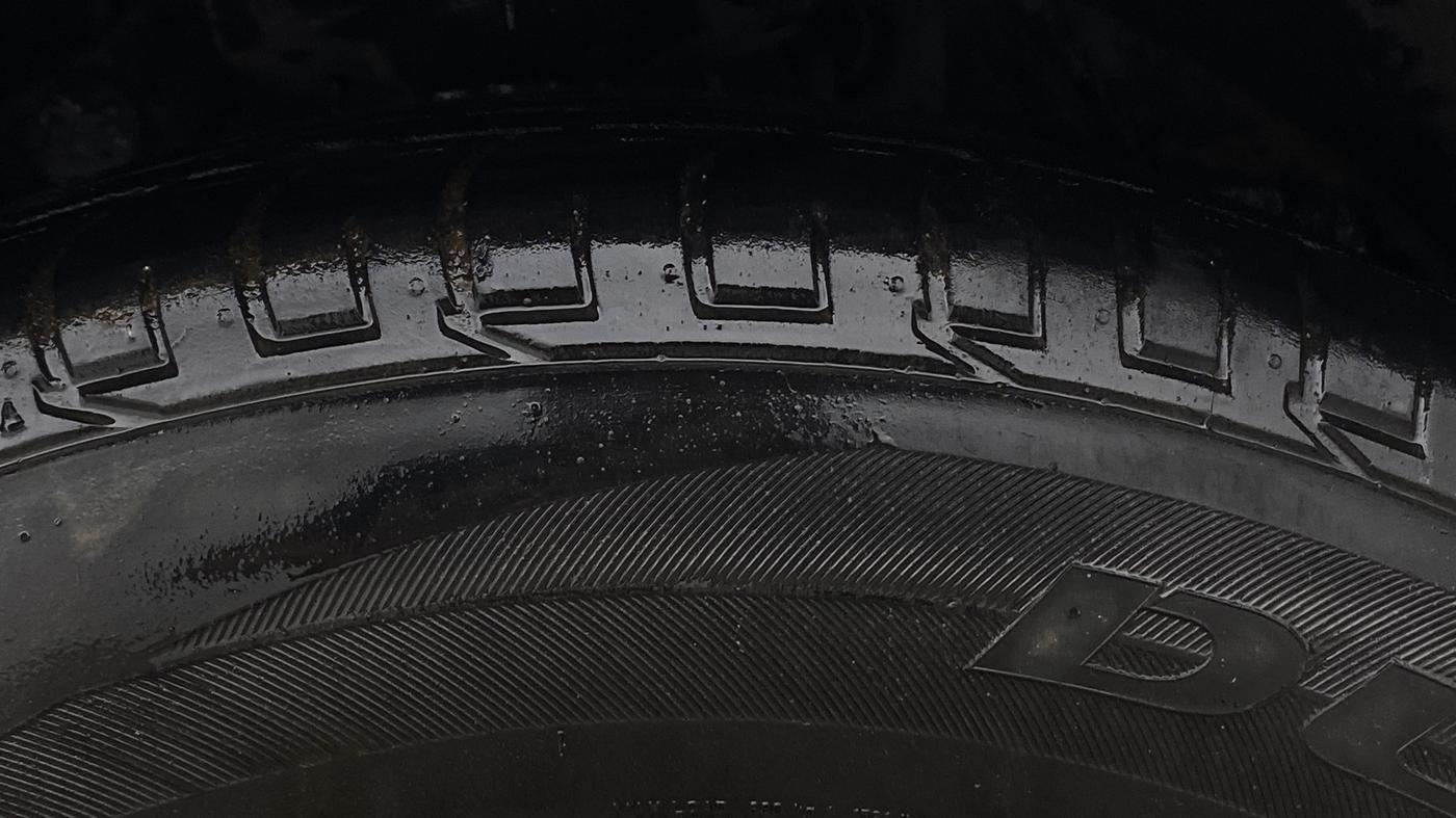 2024 Mahindra XUV300 W8 (O) 1.2 PETROL AMT, Petrol, Automatic, 45,360 km, Right Front Tyre Tread